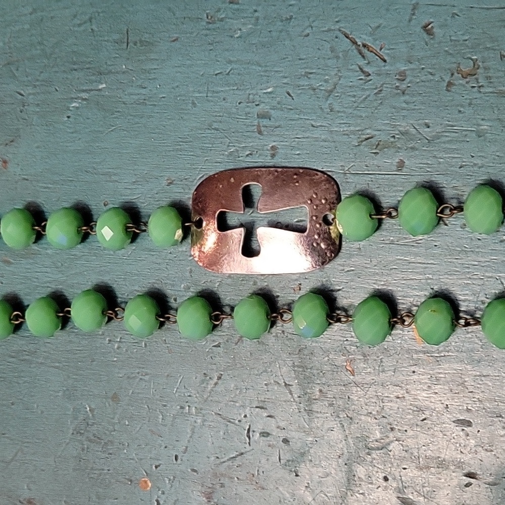 Sea green bead necklace with silver cross pendent 16" Rodeo style - Picture 2 of 4